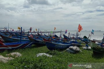 Nelayan Cilacap nekat melaut meskipun gelombang tinggi