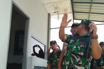 Kapolda Aceh tinjau Pos TNI AL yang dirusak massa