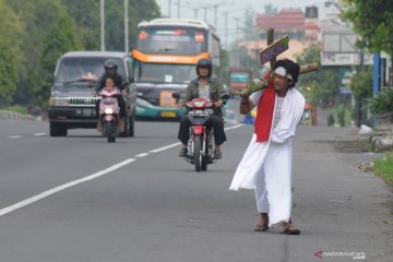 Aksi Jalan Salib sepanjang 33 kilometer untuk keutuhan NKRI