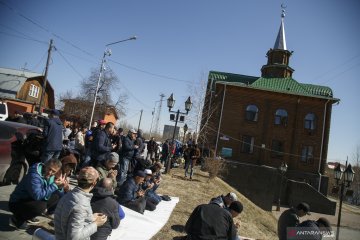 Salat di Masjid Sobornaya di Tyumen, Rusia