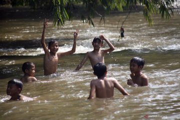 Empat bocah hanyut terseret arus sungai di Pemalang