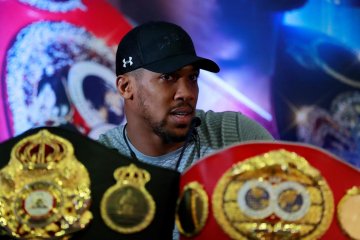 Lawan baru Anthony Joshua diumumkan pekan depan