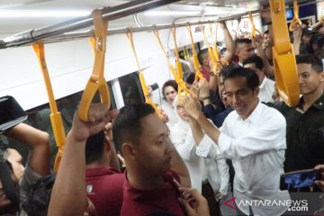 Jokowi ajak Erick Tohir naik MRT dari Bundaran HI