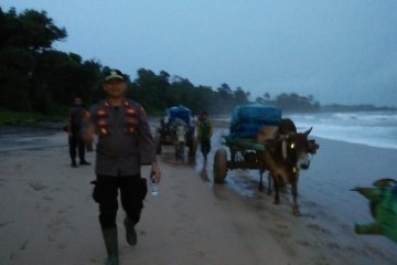 Medan berat tak halangi petugas bawa logistik Pemilu