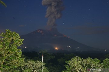 Gunung Agung erupsi kembali