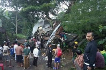 Kecelakaan bus rombongan pelajar diduga sopir mengantuk