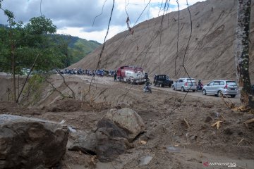 Tanah longsor kerap terjadi di jalur Trans Sulawesi