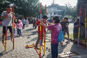 Mengenalkan permainan tradisional