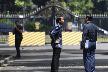 Presiden berbincang dengan Luhut Panjaitan