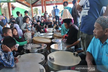 Masyarakat lereng Merapi ikuti sadranan sebagai ajang silaturahim