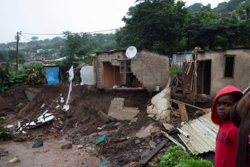 Jumlah korban tewas akibat banjir di Afrika Selatan naik jadi lebih 70