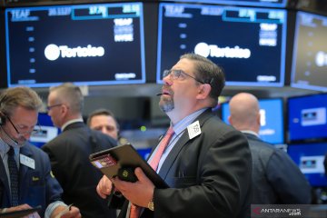 Wall Street lanjutkan reli, Indeks Nasdaq capai rekor tertinggi