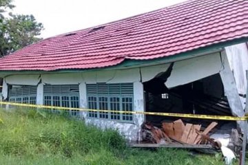 Bangunan penyimpanan logistik hasil Pemilu di Kapuas ambruk