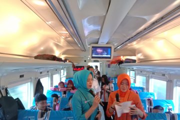 Antusiasme ikut program "Ayo naik kereta api"