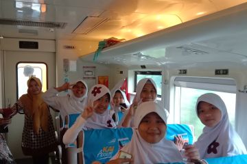 Antusiasme ikut program "Ayo naik kereta api"