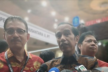 Jokowi belanja batik Jambi dan kain Betawi di Inacraft 2019