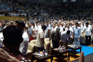 Prabowo bersama relawan gelar syukuran klaim kemenangan di TMII