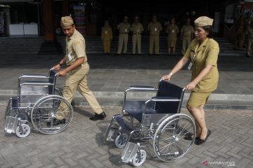 Bantuan kursi roda untuk pensiunan ASN