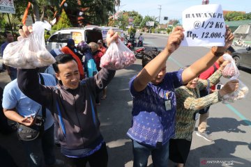 Operasi pasar bawang merah dan bawang putih di Kediri