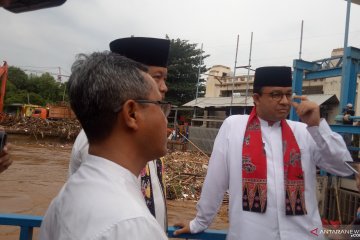 Anies melayat korban terseret arus saat banjir di Kebon Baru