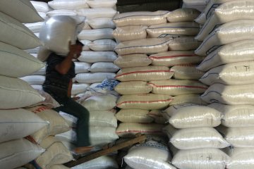 Harga beras di Pasar Induk Cipinang naik jelang Ramadhan