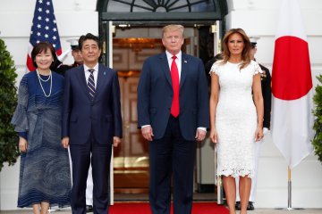 Presiden AS makan malam bersama PM Jepang