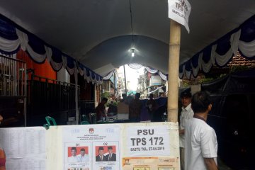 Prabowo-Sandi menang tipis di PSU TPS 172 Pademangan Barat