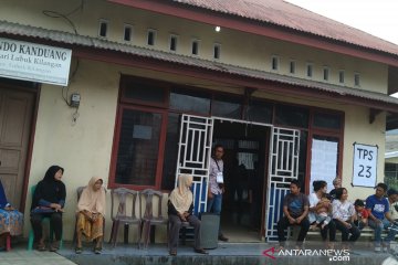 Cuaca buruk, partisipasi pencoblosan ulang di Padang menurun