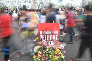 Pengorbanan para "Pahlawan Demokrasi"