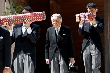 Sejumlah peristiwa penting dalam kehidupan Kaisar Jepang Akihito