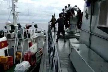 Kapal pengawas ikan Vietnam provokasi KRI Tjiptadi-381