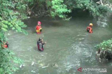 Siswa kelas satu SD di Bekasi hilang terbawa arus Sungai Jambe