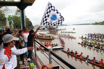 Lomba sampan HUT RI di Kapuas Hulu meriah