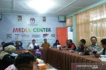 KPU Padang rampungkan penghitungan suara di delapan kecamatan