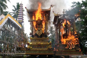 Ngaben akbar keluarga I Gusti Ngurah Rai