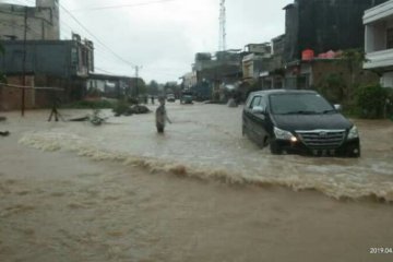 Jalan Trans Sulawesi Mamuju putus terendam banjir