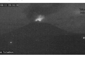 Gunung Agung meletus lagi, kolom abu 2.000 meter