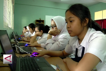 Mendikbud tinjau UNBK SMP di Jakarta