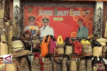 Memamerkan produk unggulan UKM di Kalteng quality expo