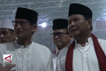 Awali kampanye akbar Prabowo-Sandi shalat Subuh berjamaah