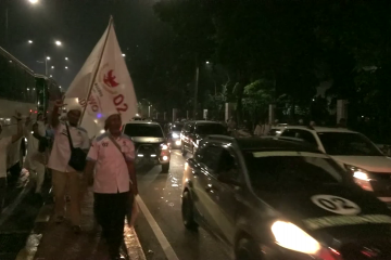 Ribuan massa pendukung Prabowo-Sandi berdatangan sejak dini hari