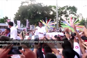 Flash - Jokowi-Amin diarak dengan kereta kencana ke venue debat