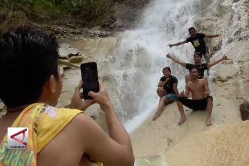 Segarnya air terjun tertinggi di Bukit Menoreh