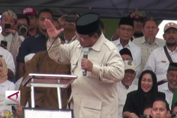 Kampanye di Yogyakarta, Prabowo gebrak meja podium
