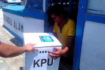 Kirim logistik pemilu antar pulau di Kep. Seribu