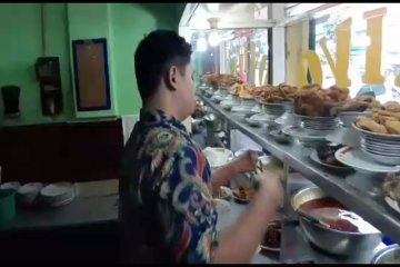 Rumah makan padang tetap ramai meski ada ajakan boikot