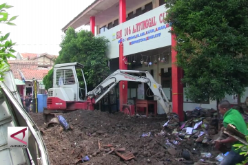 Pemkot Bandung perbaiki kirmir Cigalobang dan SDN 106 Aji Tunggal