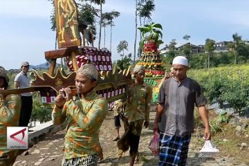 Petani tembakau gelar tradisi jamasan srobong gobang