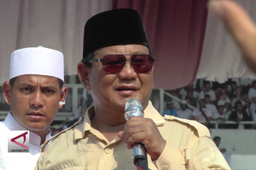 Prabowo: Masyarakat butuh pekerjaan bukan kartu