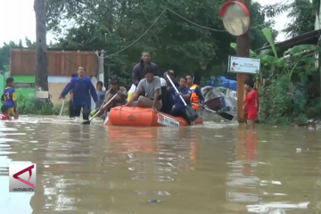 Sungai Cisadane meluap, BPBD evakuasi warga